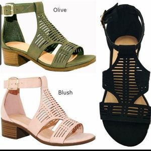 Staked heals, sz 9..black faux suede sandal a